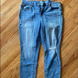 Old navy slight distressed size 12 curvy